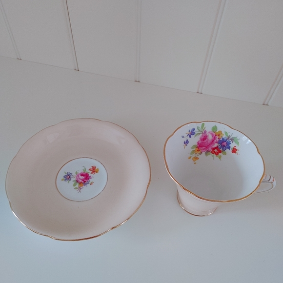 Grafton tea cup and saucer - Picture 4 of 5